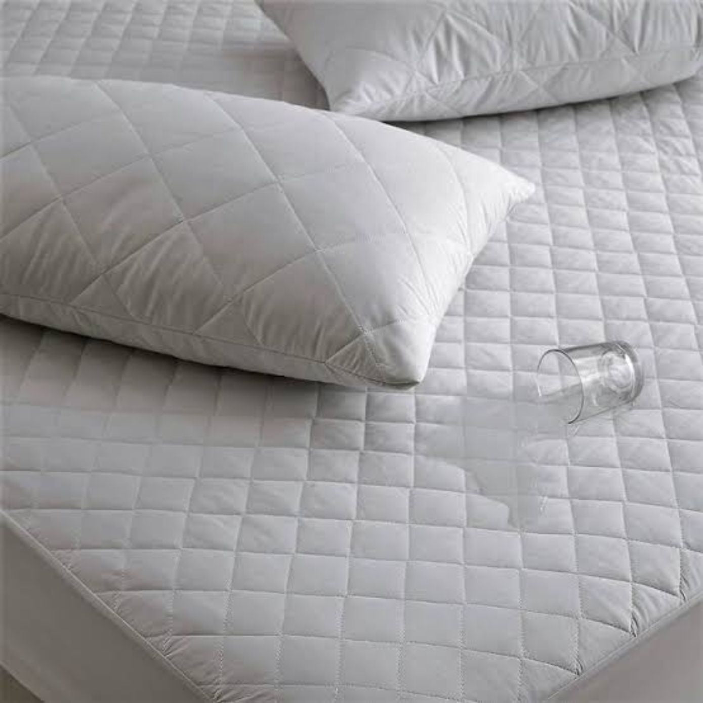 Quality Matress Protector Waterproof by Antonio Saviero